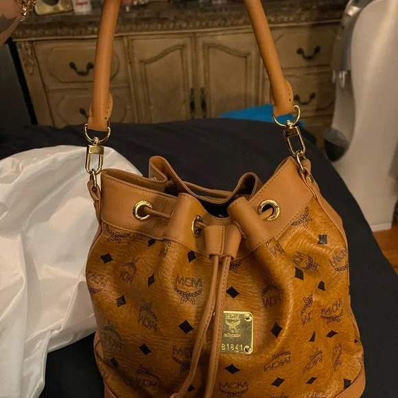 Vintage MCM bucket bag - Picture 2 of 6